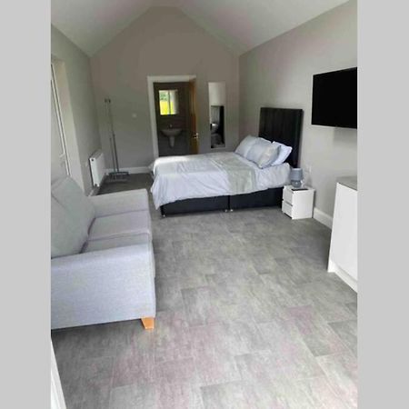 The Forest Chalet - Stunning Studio Apartment บัลลีคาสเซิล ภายนอก รูปภาพ