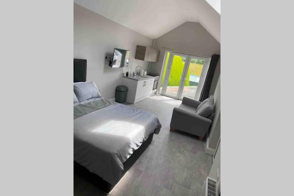 The Forest Chalet - Stunning Studio Apartment บัลลีคาสเซิล ภายนอก รูปภาพ